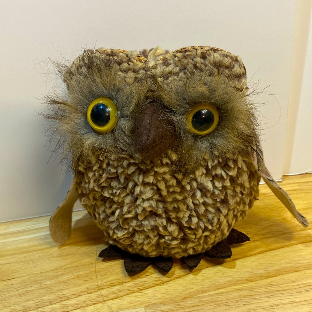 Tiny But Cute!! Plush Stuffed Bean Bag Brown Back Owl With Big Black Eyes